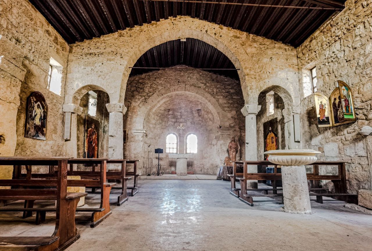Specchia: cosa vedere, dove mangiare, spiagge, mare e dintorni 5 interni-chiesa-di-santeufemia-specchia